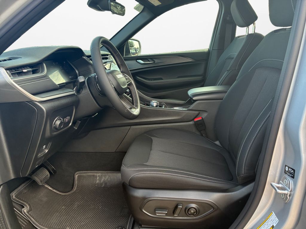 New Car 2025 Jeep Grand Cherokee  Laredo For Sale Under $35,000 In Austin, Texas