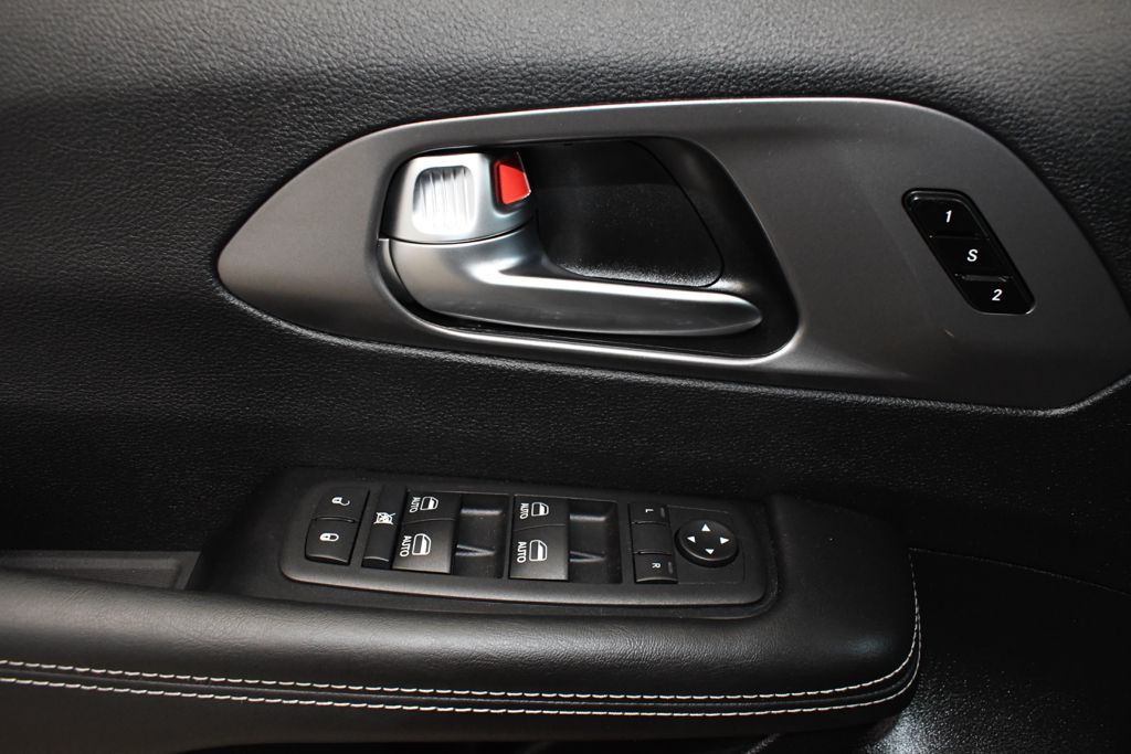 Used 2026 Black Chrysler Select image 18