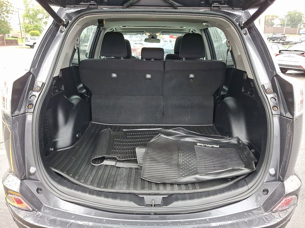 Thumbnail: 2018 Toyota RAV4 - 29