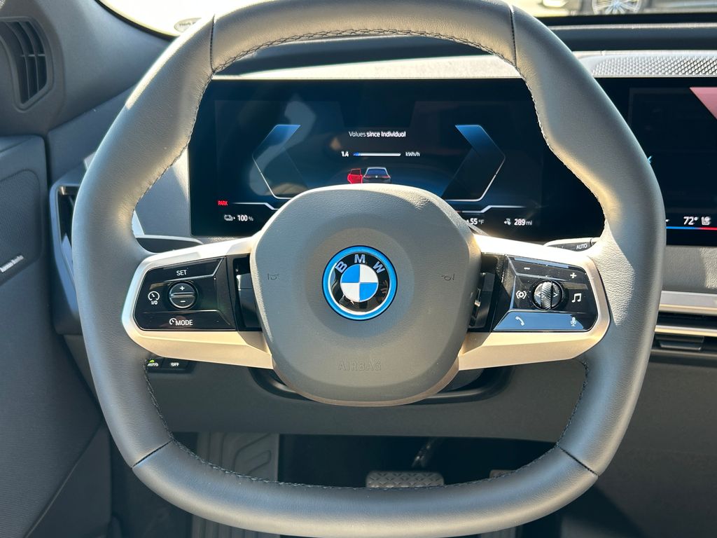 2025 BMW iX xDrive50 18