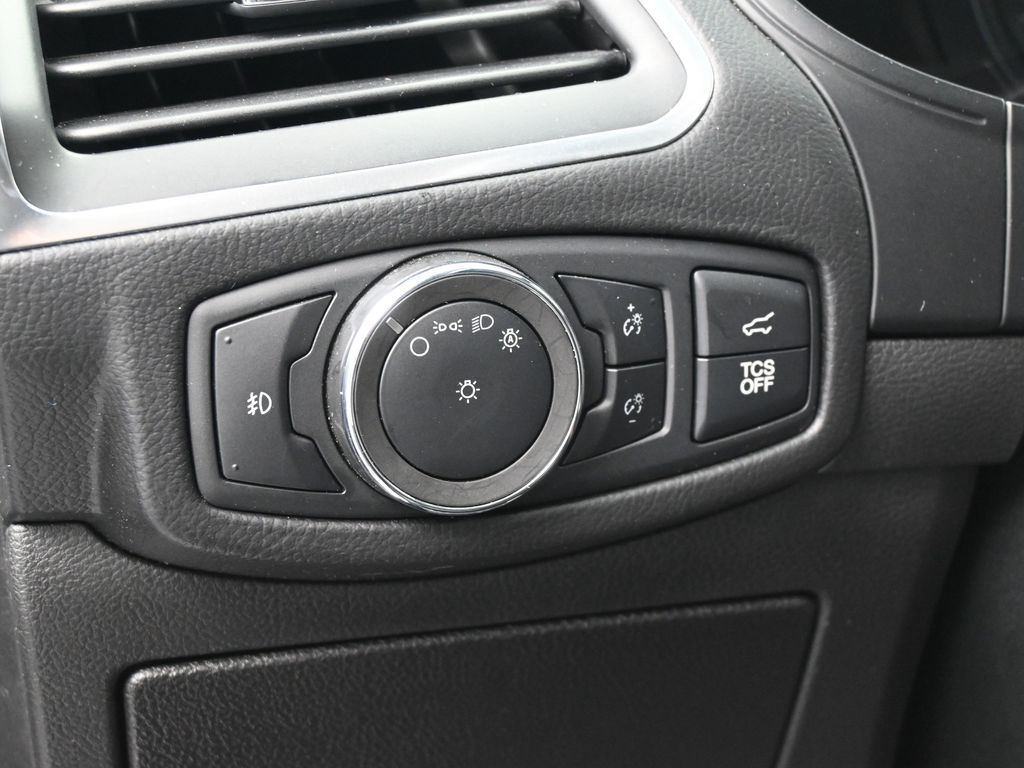 Used 2022 Silver Metallic Ford Titanium image 15