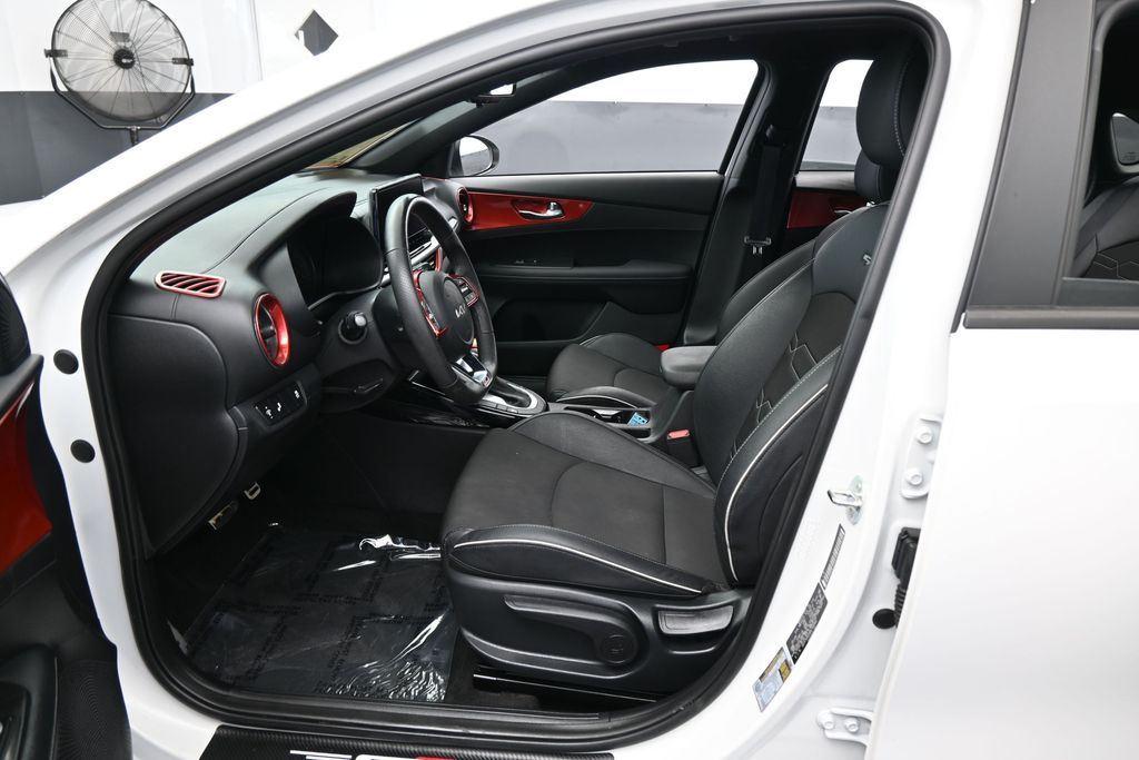 Used 2024 Snow White Pearl Kia GT-Line image 10