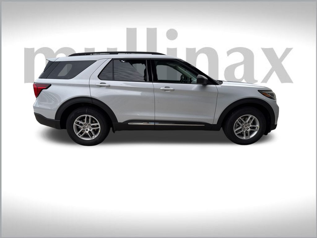 2025 Ford Explorer photo 12