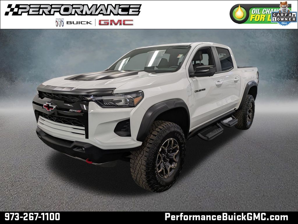 Summit White 2024 Chevrolet Colorado Pickup Truck Four-Wheel Drive 8-Speed Automatic