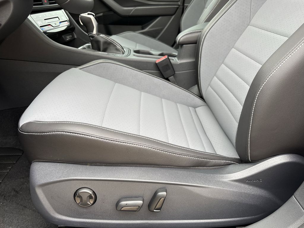 New 2026 Metallic Volkswagen 1.5T SE image 13