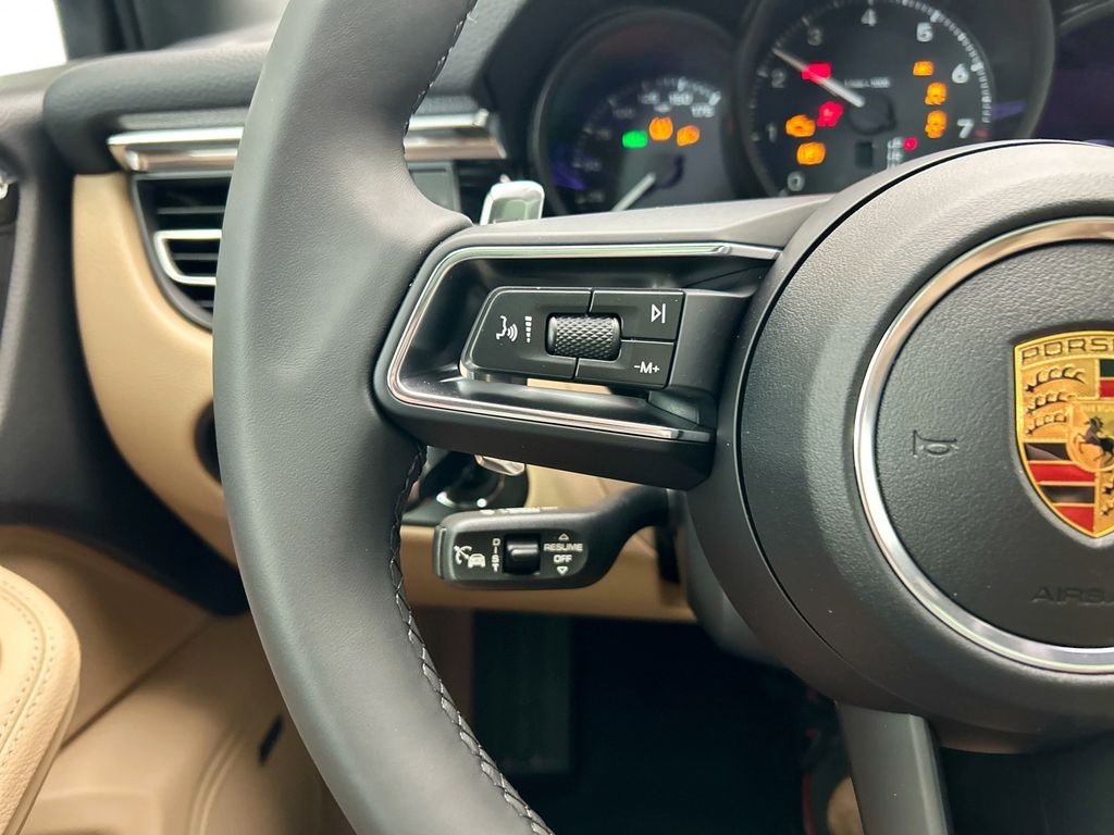 Thumbnail: 2026 Porsche Macan - 14