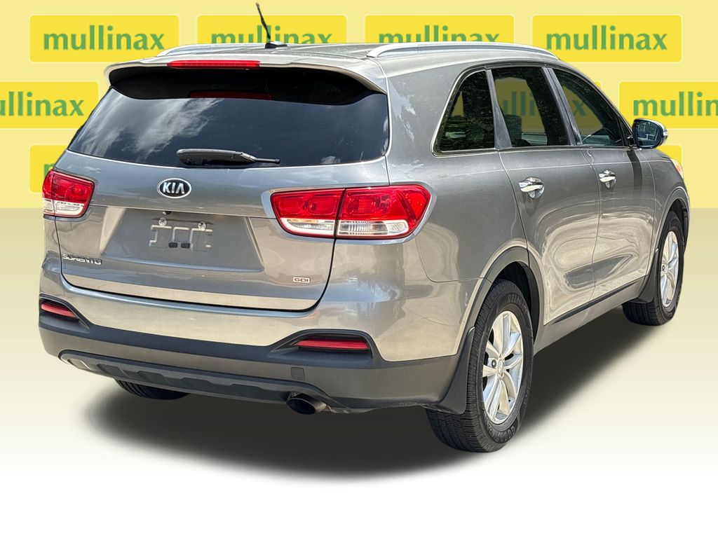 Used 2017 Silver Kia LX image 4