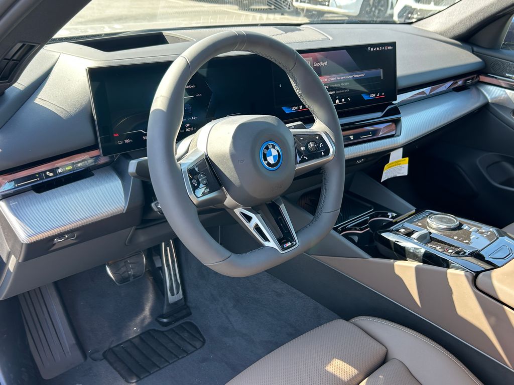 Thumbnail: 2027 BMW i5 - 13
