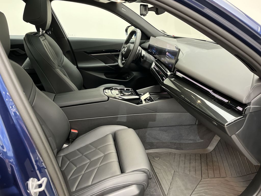 Thumbnail: 2025 BMW 5 Series - 26