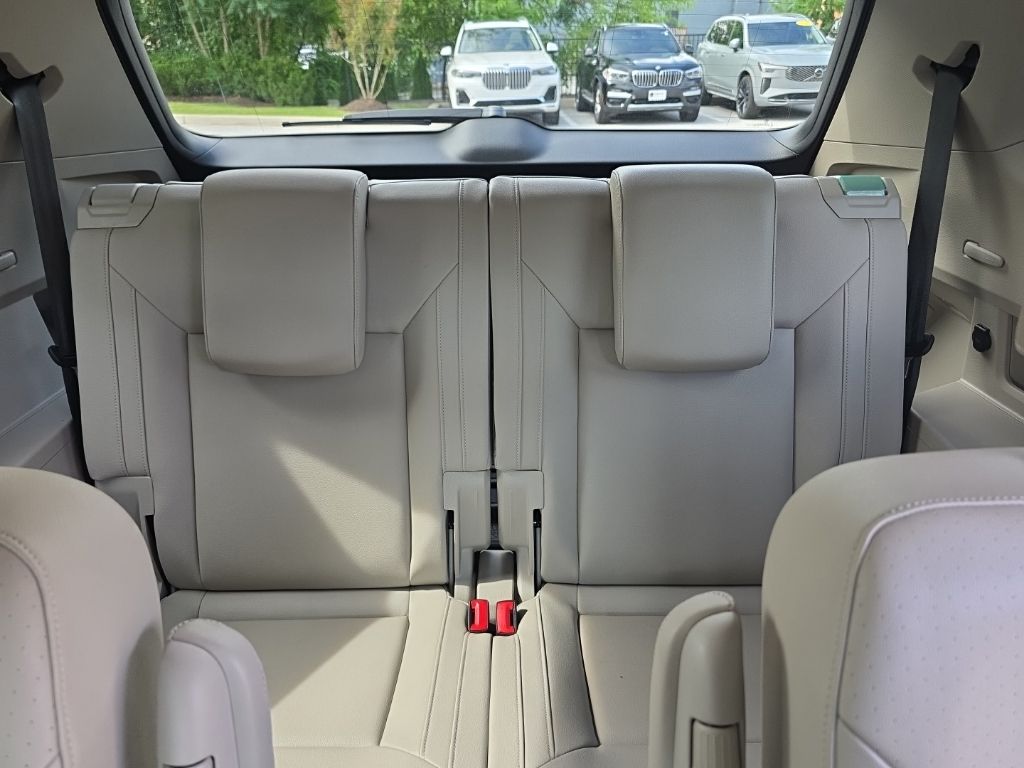 Used 2019 White Volkswagen SEL image 30