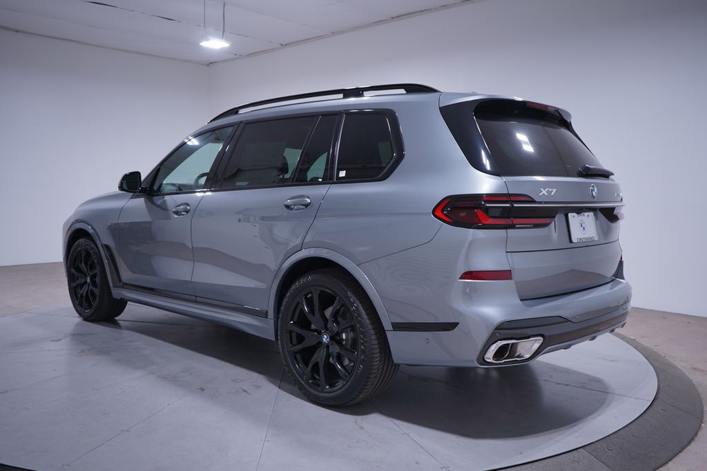 2025 BMW X7 xDrive40i 3