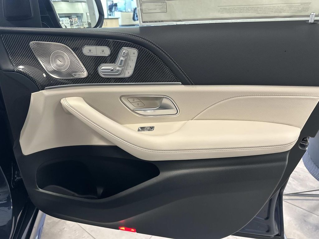 Thumbnail: 2026 Mercedes-Benz GLE - 24