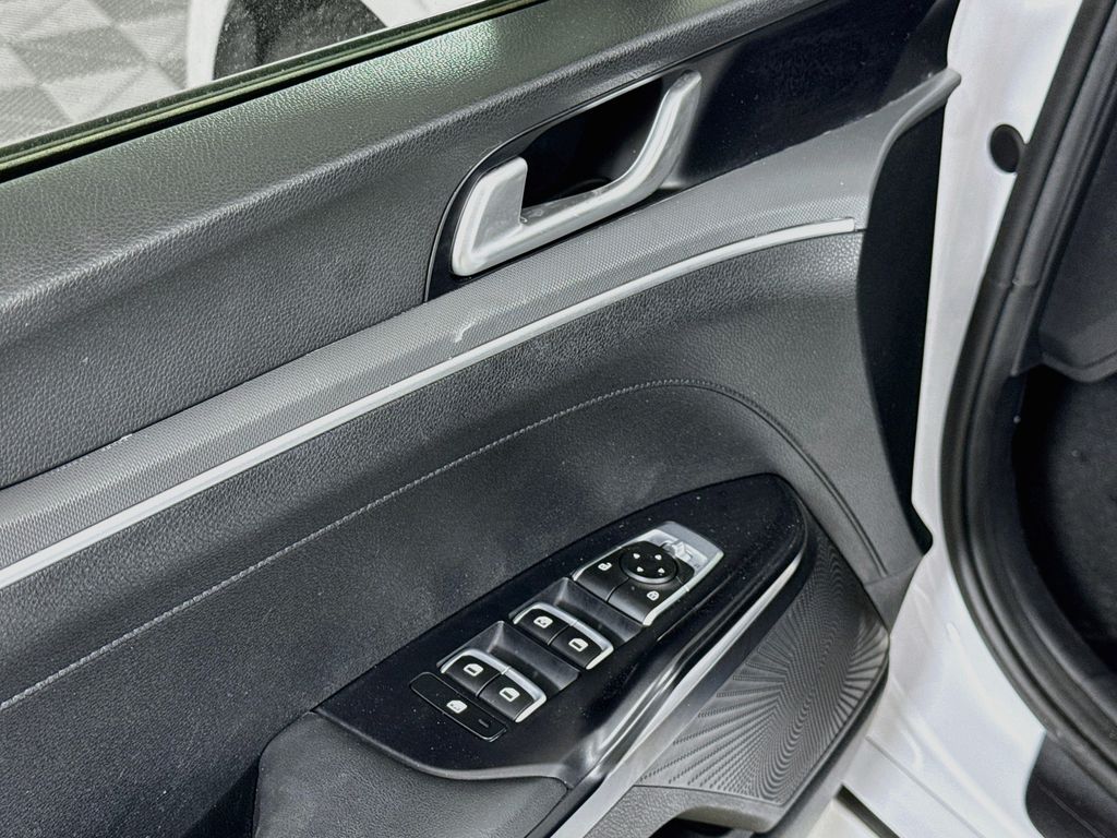 Thumbnail: 2023 Kia K5 - 17