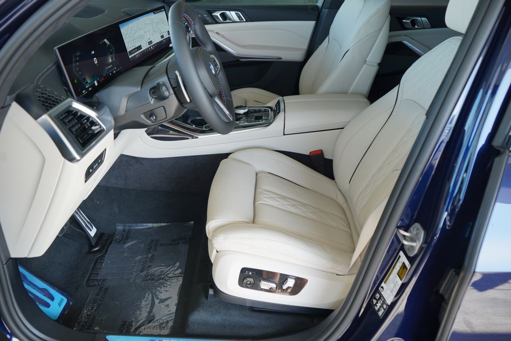 Thumbnail: 2026 BMW X7 - 10