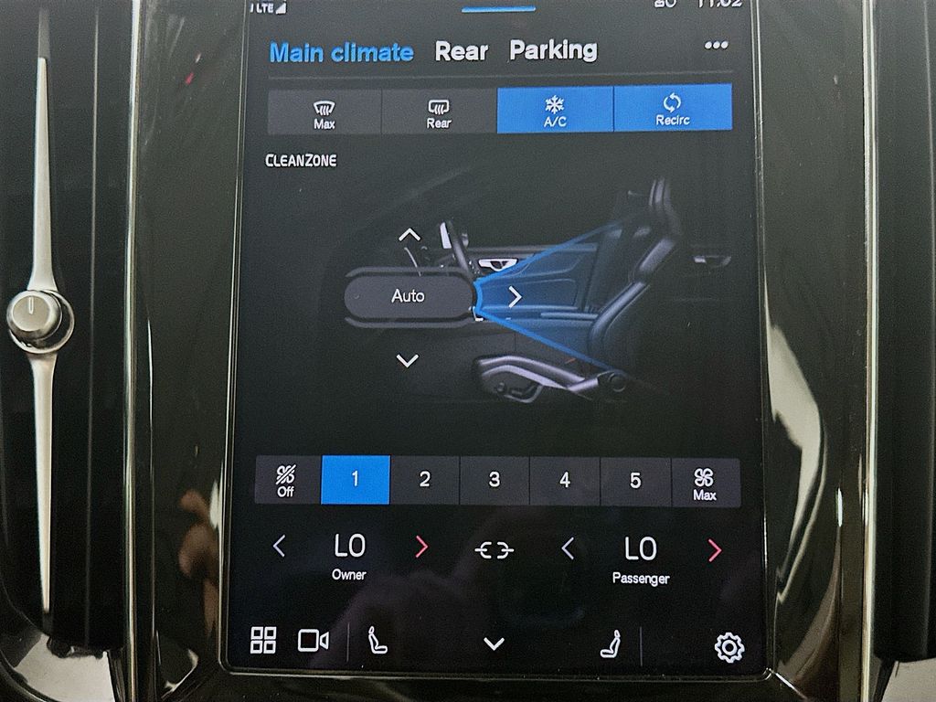 Used 2023 Blue Volvo Ultimate image 18