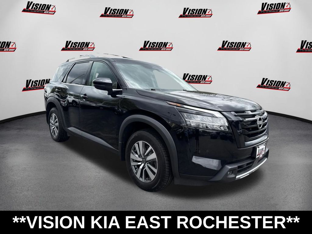 View vehicle photo 3