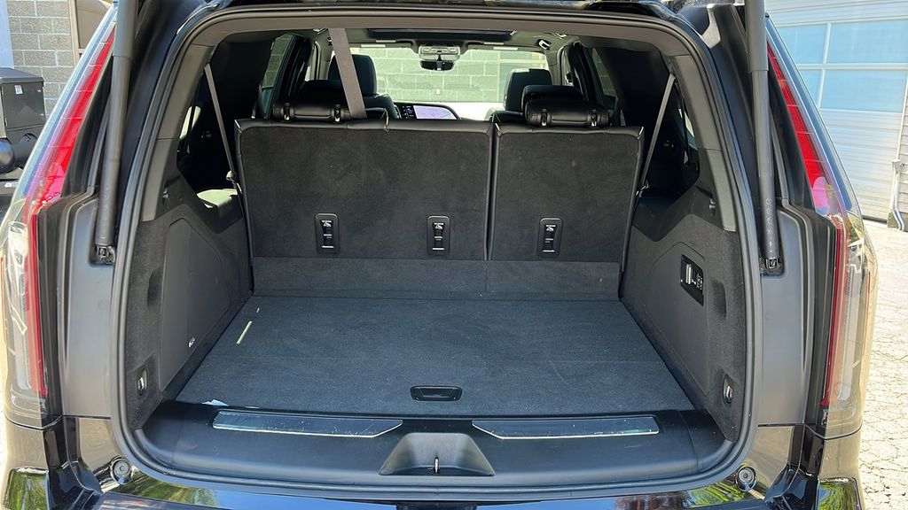 2022 Cadillac Escalade ESV Sport 28