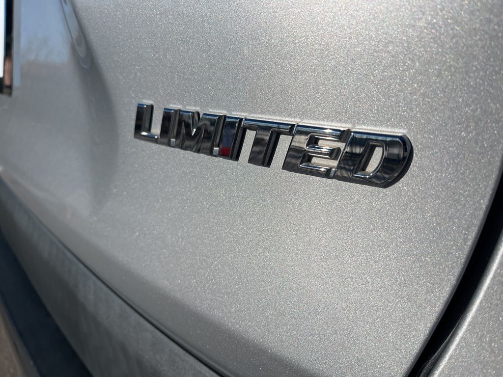 Thumbnail: 2019 Toyota RAV4 - 8