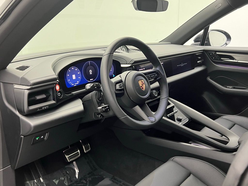 Thumbnail: 2025 Porsche Macan - 4