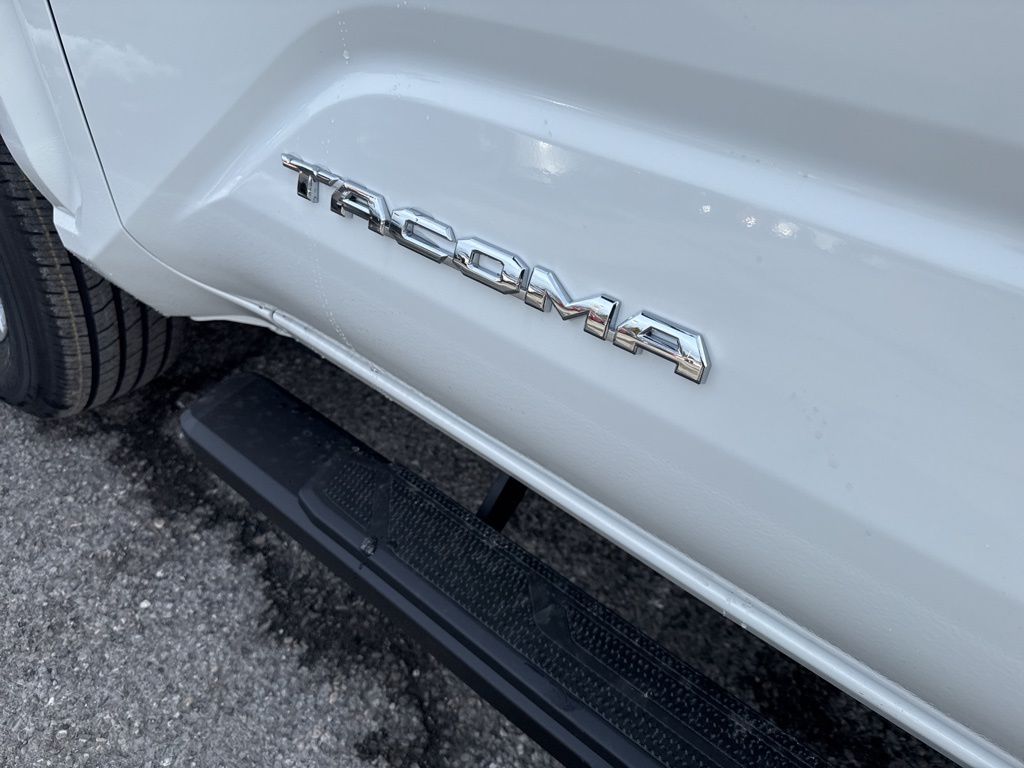 2026 Toyota Tacoma SR5 - Photo 15