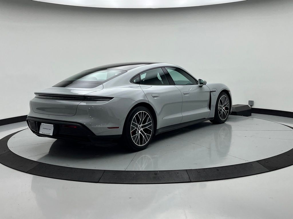 Thumbnail: 2022 Porsche Taycan - 10