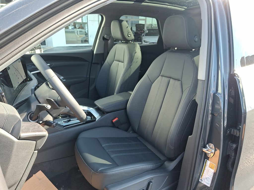 Thumbnail: 2026 Audi Q5 - 10