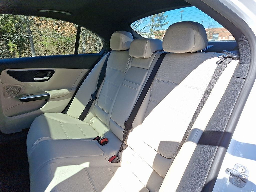 Thumbnail: 2025 Mercedes-Benz C-Class - 6