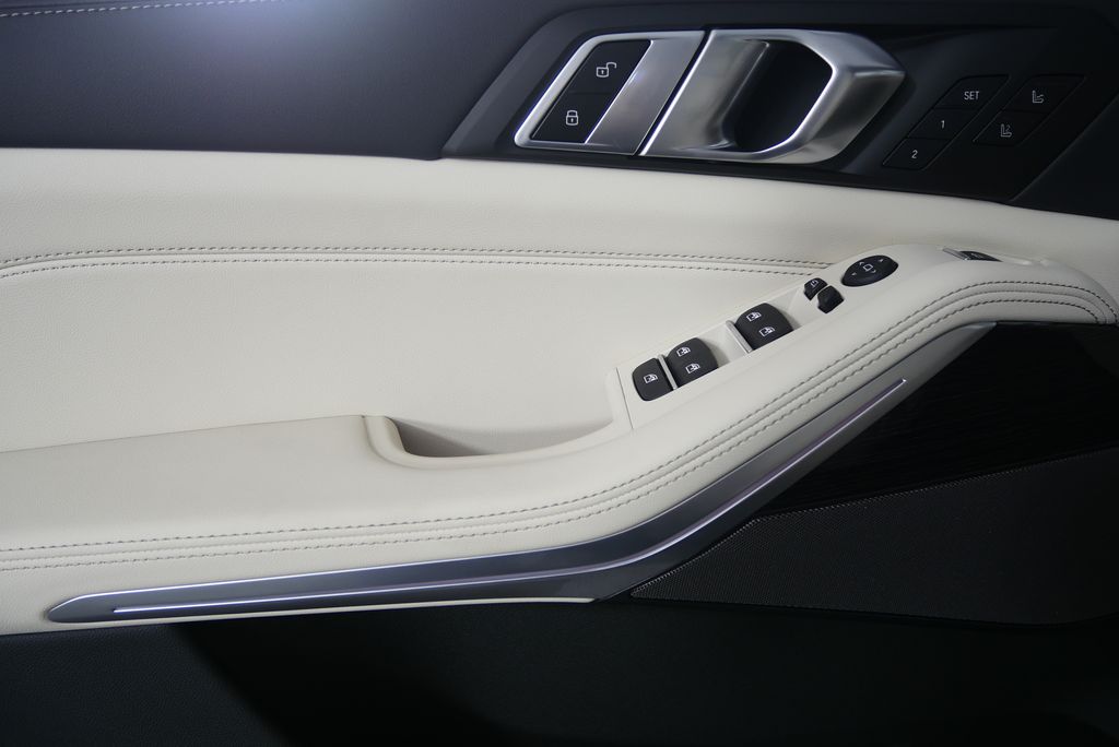 Thumbnail: 2026 BMW X5 - 9
