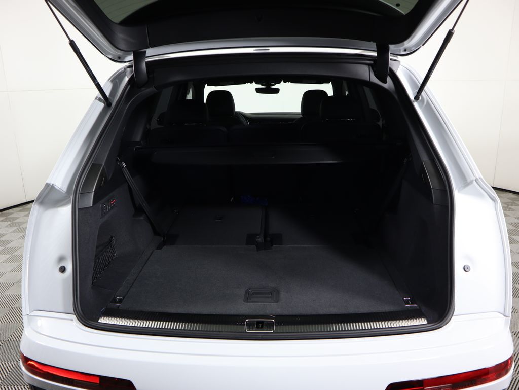 Thumbnail: 2026 Audi Q7 - 30