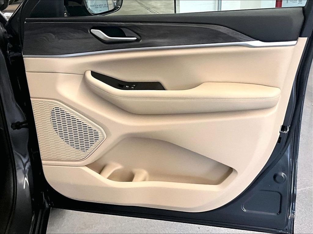 2024 Jeep Grand Cherokee — photo 12