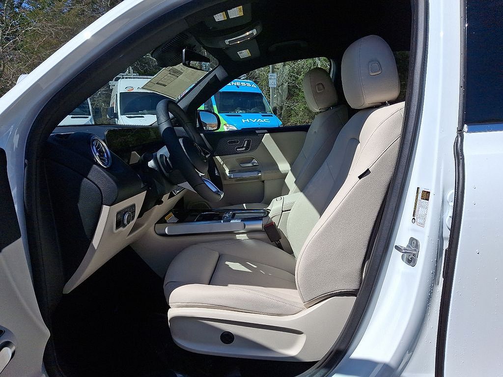 Thumbnail: 2025 Mercedes-Benz GLB - 9