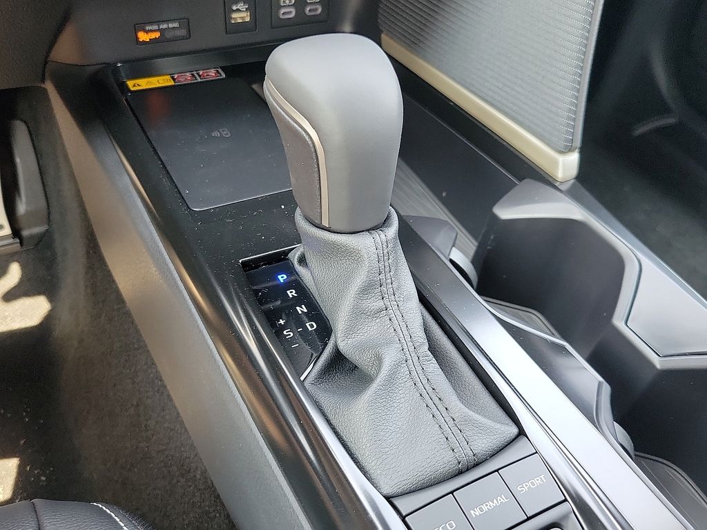 2025 Toyota Camry SE 9