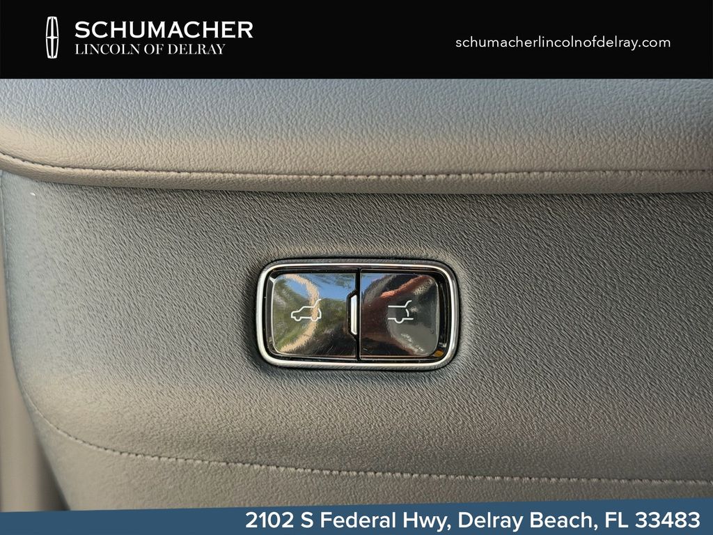 new 2026 Lincoln Navigator car, priced at $103,164