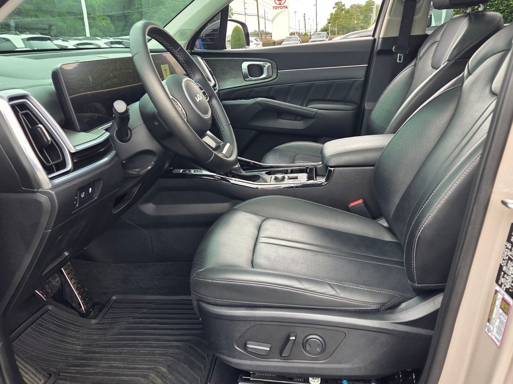 Used 2025 Kia Sorento SUV