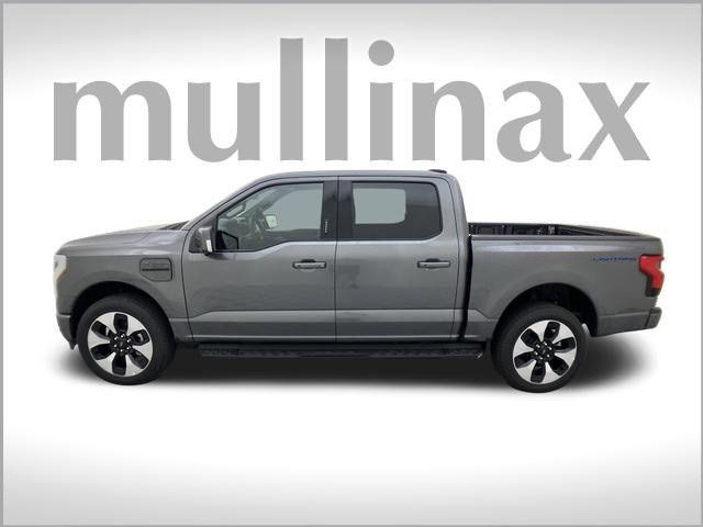 2023 Ford F-150 Lightning Platinum photo 2