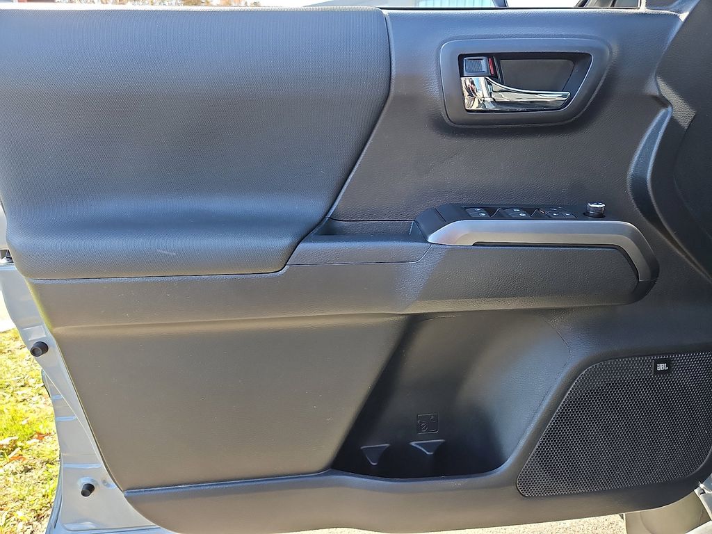 Thumbnail: 2018 Toyota Tacoma - 13