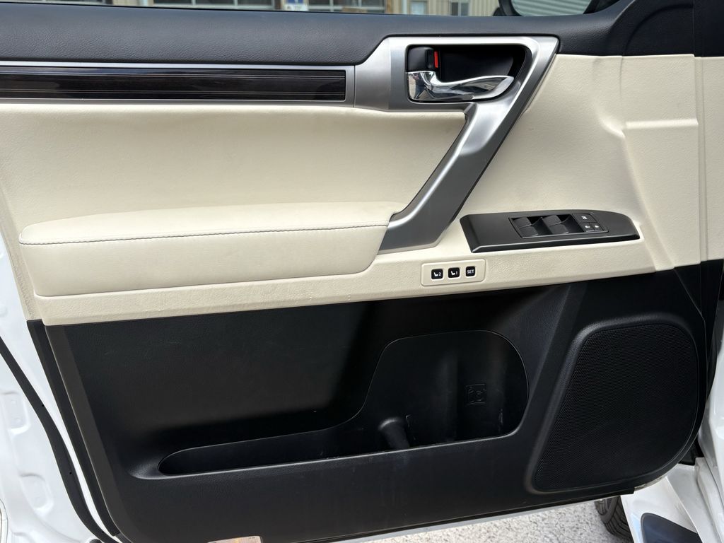 Used 2023 Eminent White Pearl Lexus 460 image 10