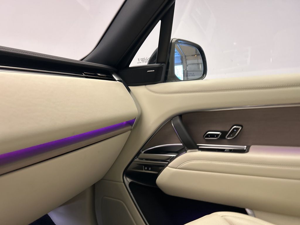 Thumbnail: 2023 Land Rover Range Rover - 20