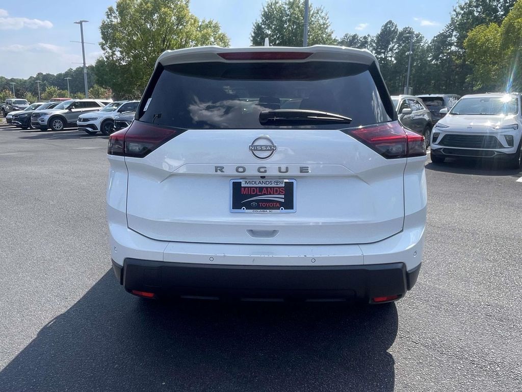 Used 2025 White Nissan SV image 5