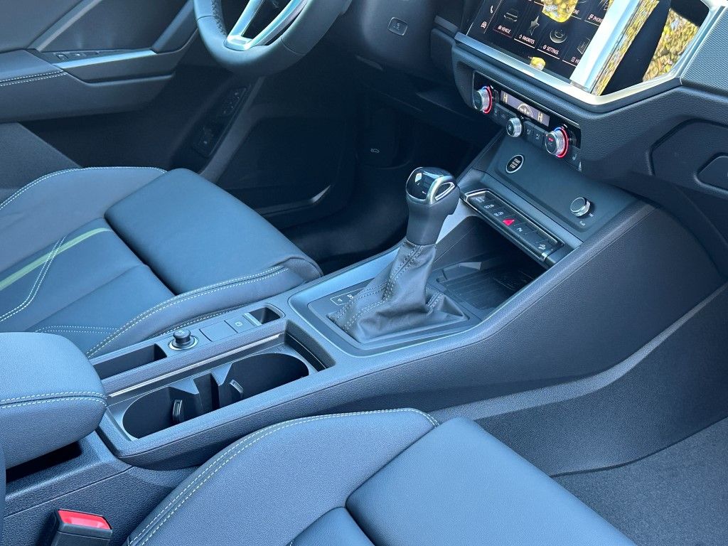 Thumbnail: 2025 Audi Q3 - 10