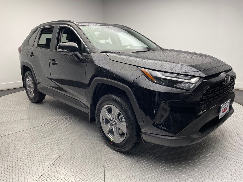 2025 Toyota RAV4 XLE 3