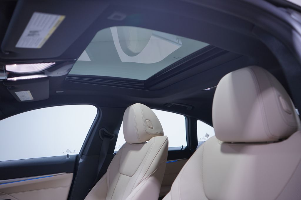 Thumbnail: 2025 BMW i4 - 8