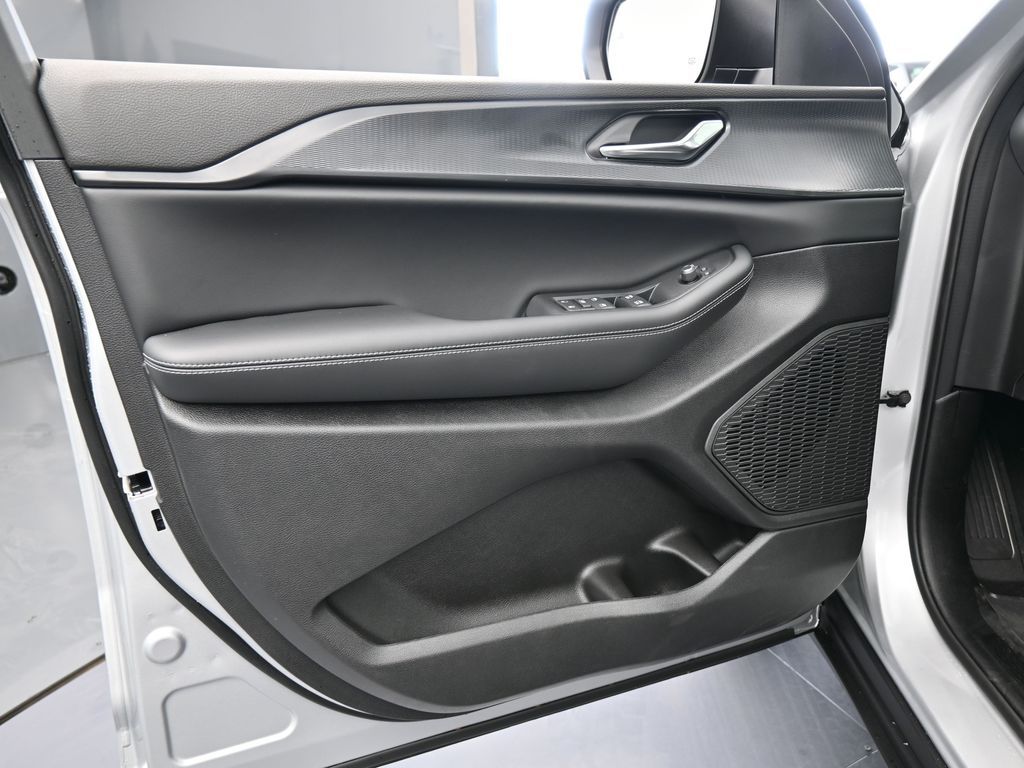 New 2026 Silver Zynith Jeep Laredo X image 16