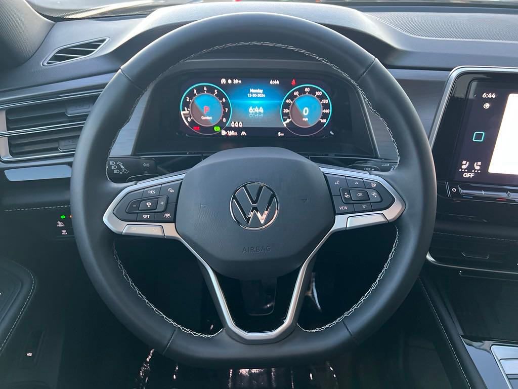 2025 Volkswagen Atlas Cross Sport 2.0T SE w/Technology photo