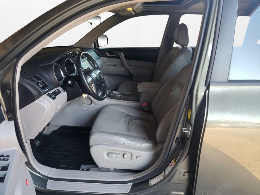 Used Car 2009 Toyota Highlander  Base For Sale Under $10,000 In Austin, Texas