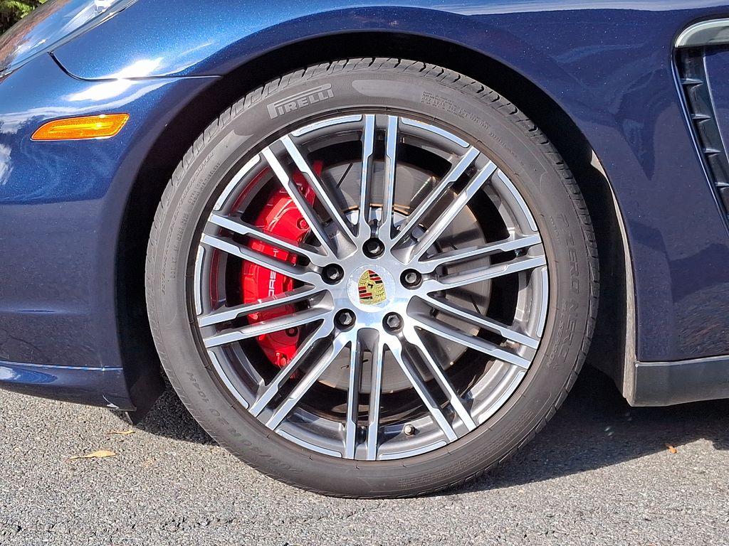 2016 Porsche Panamera GTS 8