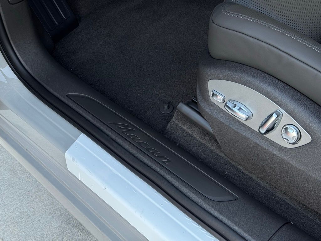 Used 2026  Porsche  image 24