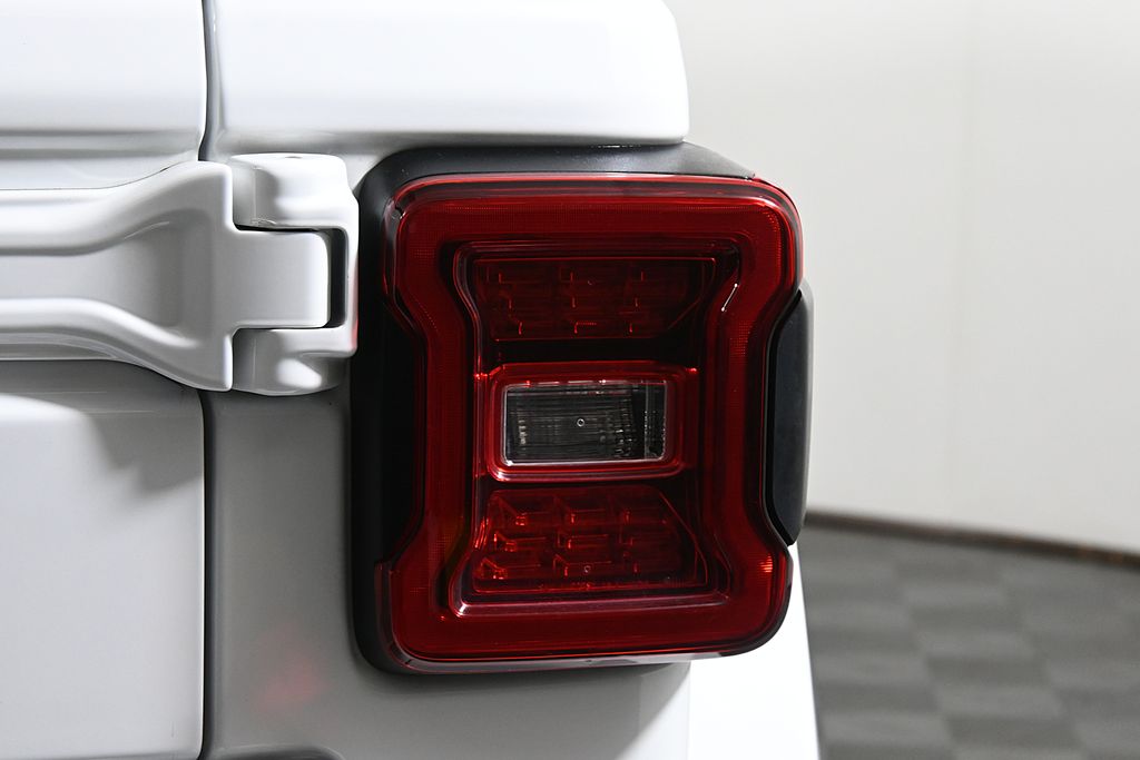 Thumbnail: 2020 Jeep Wrangler - 14