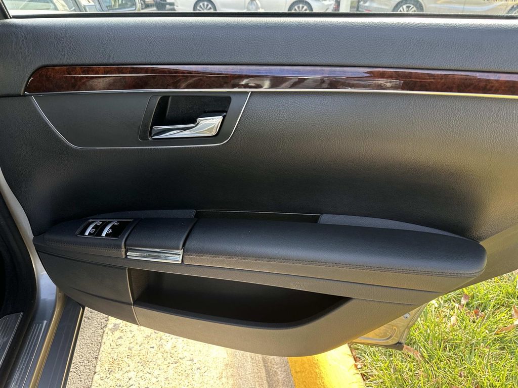 Thumbnail: 2011 Mercedes-Benz S-Class - 24