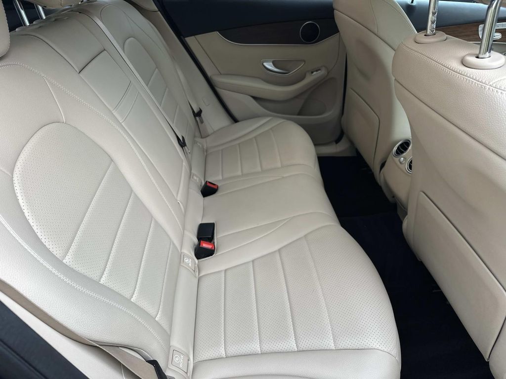 Thumbnail: 2022 Mercedes-Benz GLC - 24